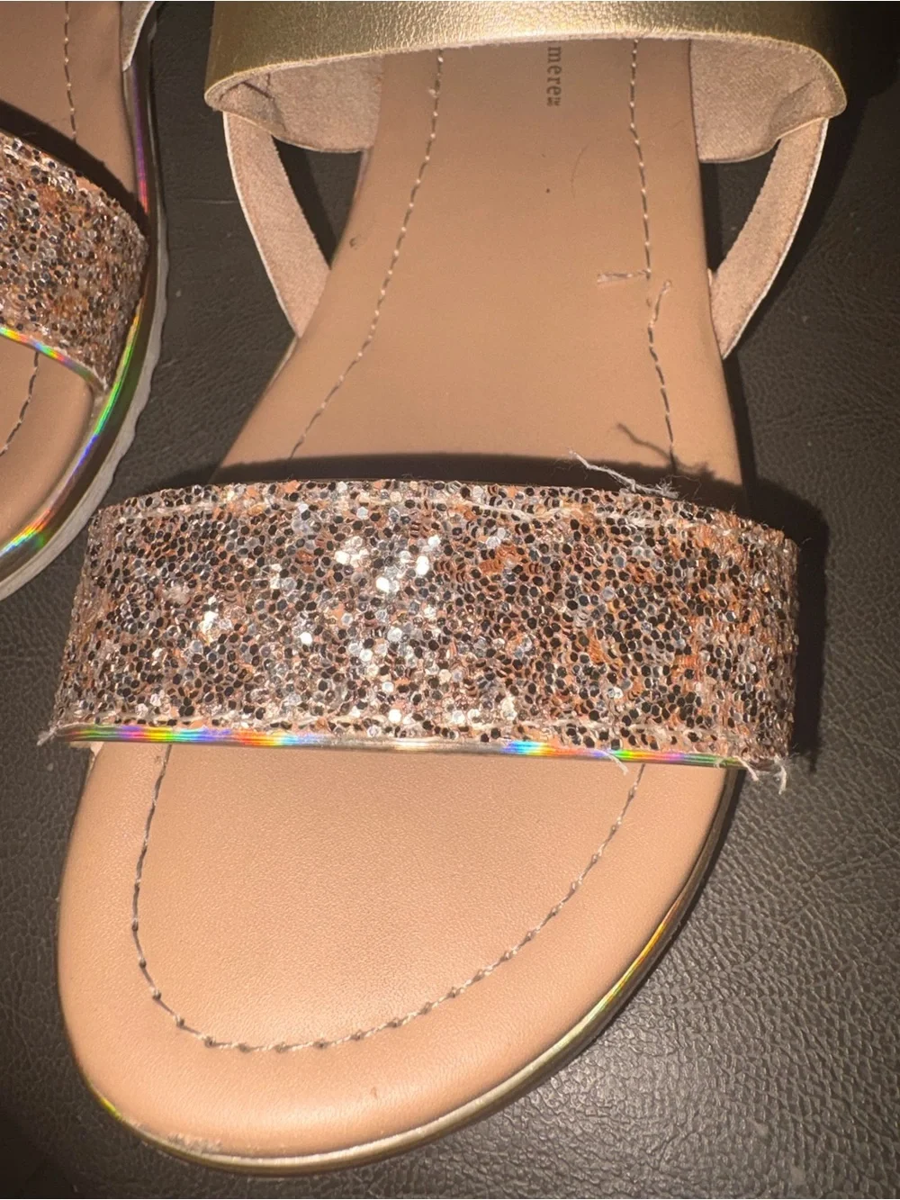 CUPCAKE & CASHMERE GIRLS SANDALS SIZE 2 GOLD GLITTER